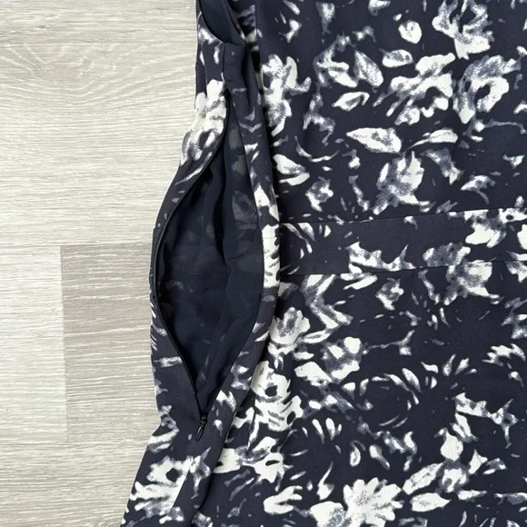 Tory Burch Navy Blue and White Silk Floral Belted Sleeveless Dress | EUC Size 6 - Picture 9 of 12